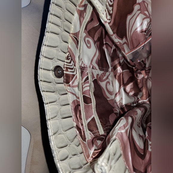 Vintage Guess Tansy Silver Rhinestone Signature Handbag - Picture 15 of 16